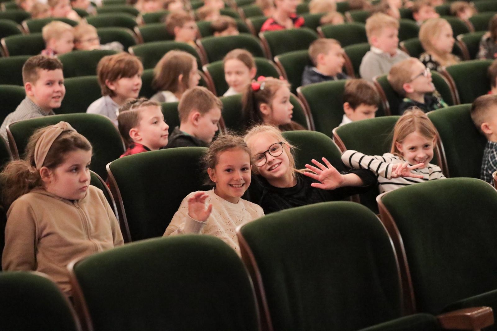 Zdjęcie w galerii na portalu naszraciborz.pl: Opera, musical i muzyka filmowa. Śpiew bohaterem marcowych koncertów umuzykalniających wiadomości z regionu