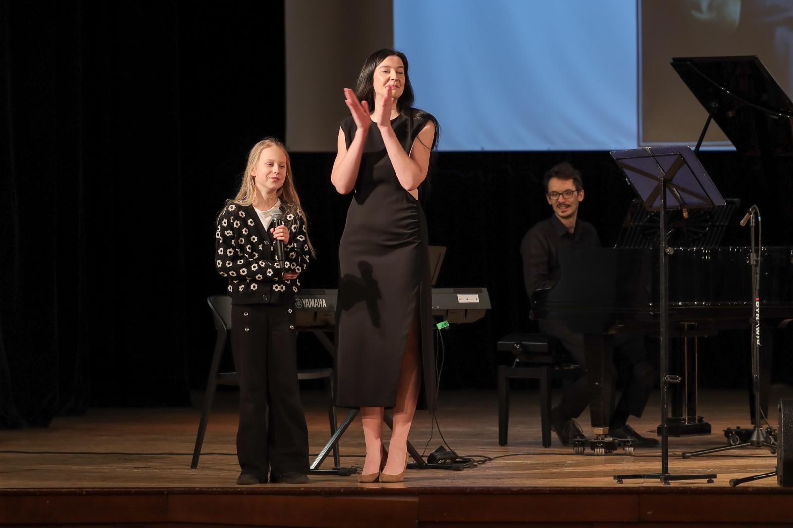 Zdjęcie w galerii na portalu naszraciborz.pl: Opera, musical i muzyka filmowa. Śpiew bohaterem marcowych koncertów umuzykalniających wiadomości z regionu