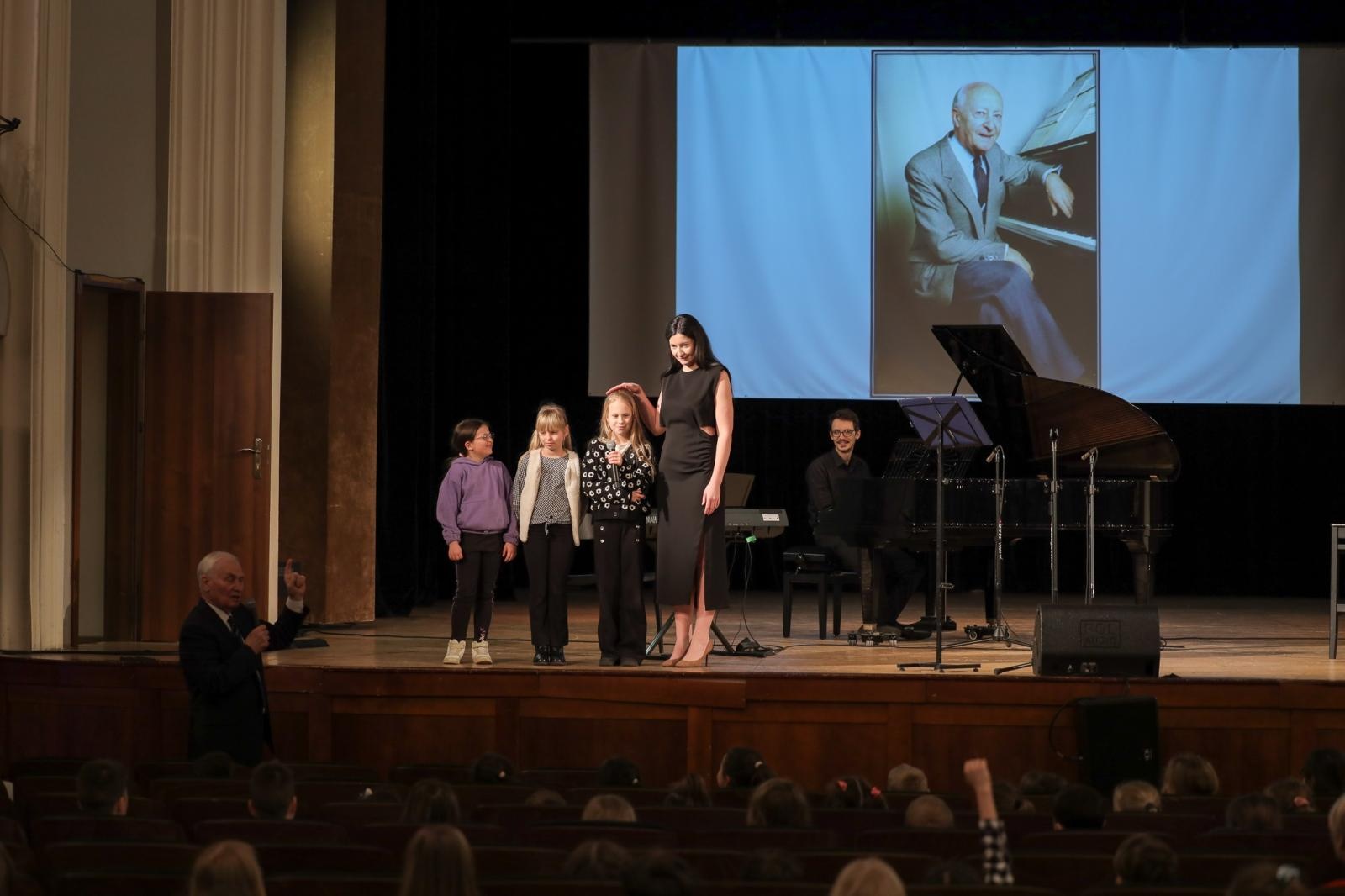 Zdjęcie w galerii na portalu naszraciborz.pl: Opera, musical i muzyka filmowa. Śpiew bohaterem marcowych koncertów umuzykalniających wiadomości z regionu