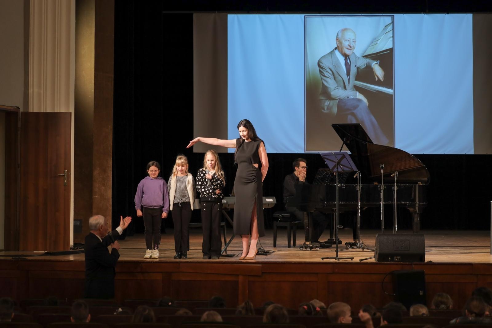 Zdjęcie w galerii na portalu naszraciborz.pl: Opera, musical i muzyka filmowa. Śpiew bohaterem marcowych koncertów umuzykalniających wiadomości z regionu