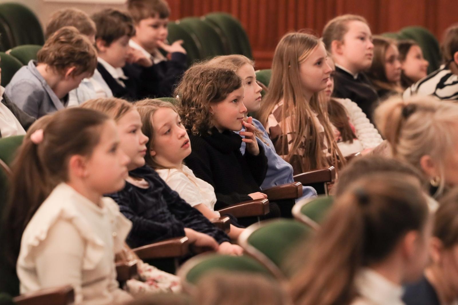 Zdjęcie w galerii na portalu naszraciborz.pl: Opera, musical i muzyka filmowa. Śpiew bohaterem marcowych koncertów umuzykalniających wiadomości z regionu