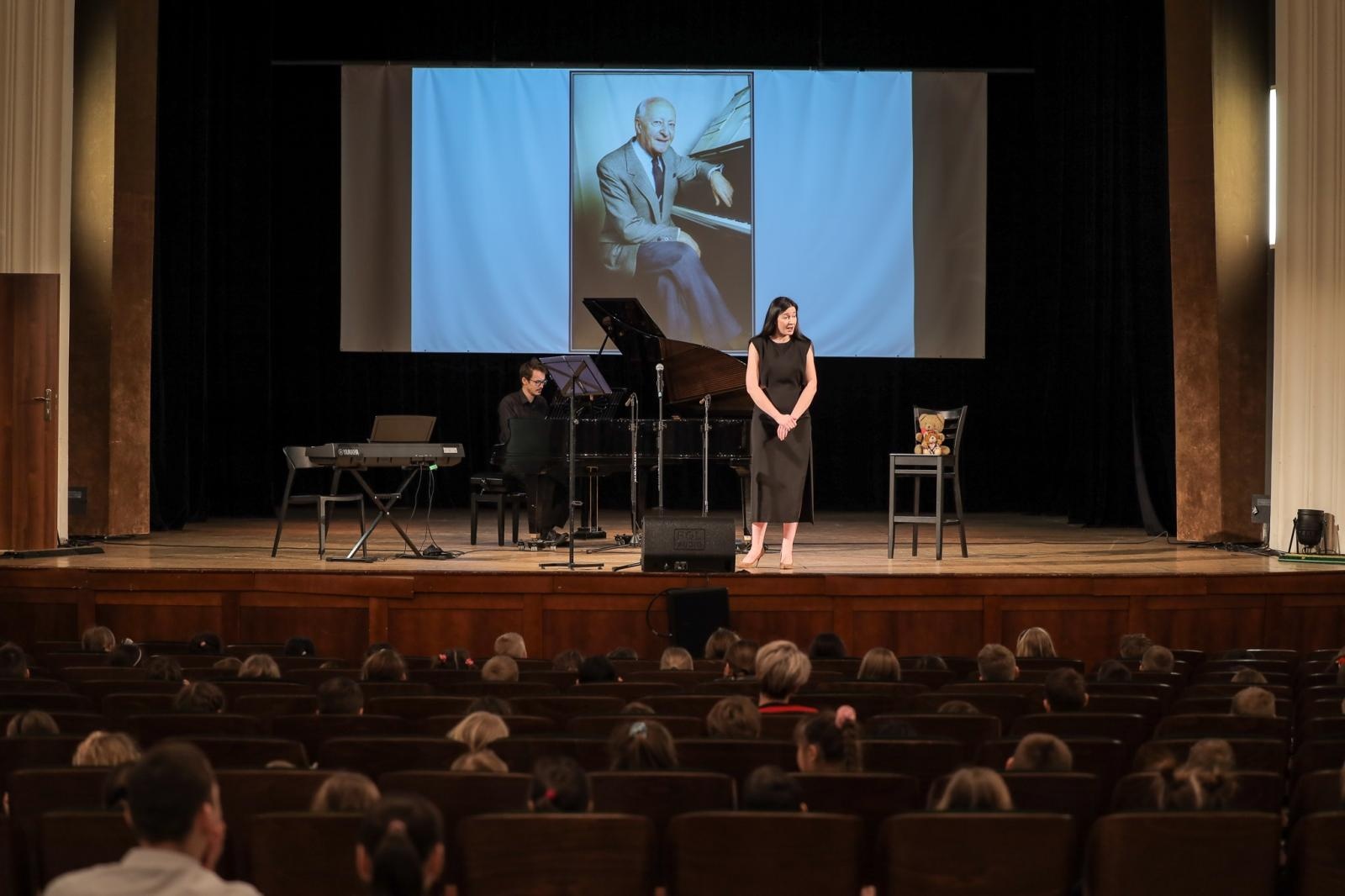 Zdjęcie w galerii na portalu naszraciborz.pl: Opera, musical i muzyka filmowa. Śpiew bohaterem marcowych koncertów umuzykalniających wiadomości z regionu