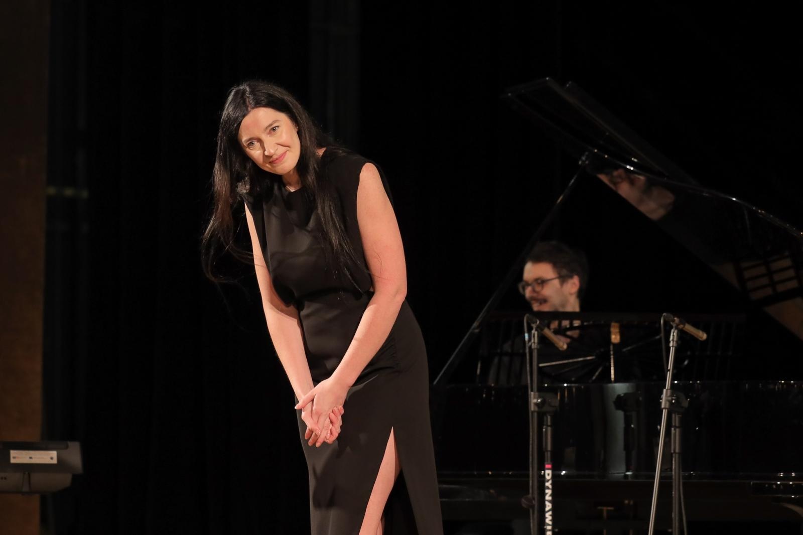 Zdjęcie w galerii na portalu naszraciborz.pl: Opera, musical i muzyka filmowa. Śpiew bohaterem marcowych koncertów umuzykalniających wiadomości z regionu