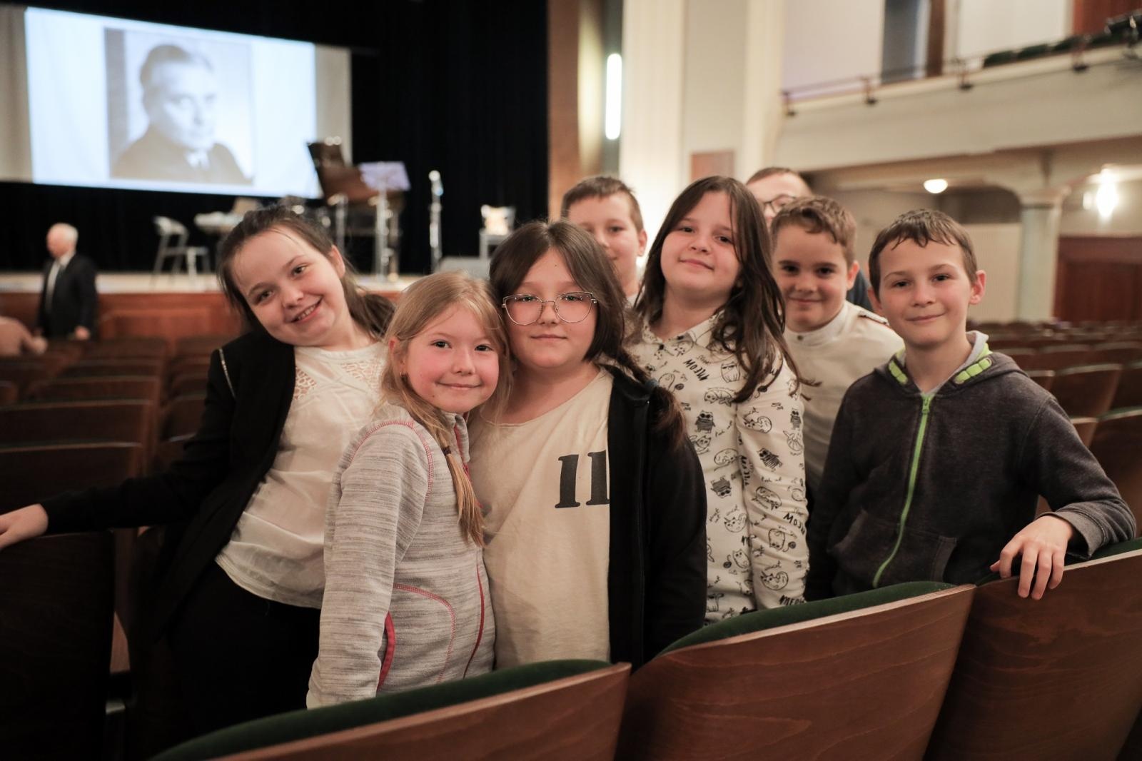 Zdjęcie w galerii na portalu naszraciborz.pl: Opera, musical i muzyka filmowa. Śpiew bohaterem marcowych koncertów umuzykalniających wiadomości z regionu