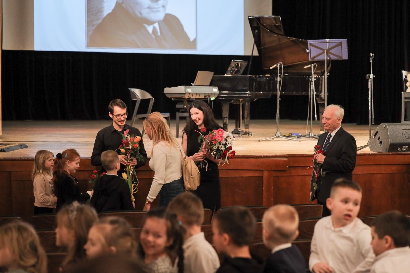 Zdjęcie w galerii na portalu naszraciborz.pl: Opera, musical i muzyka filmowa. Śpiew bohaterem marcowych koncertów umuzykalniających wiadomości z regionu