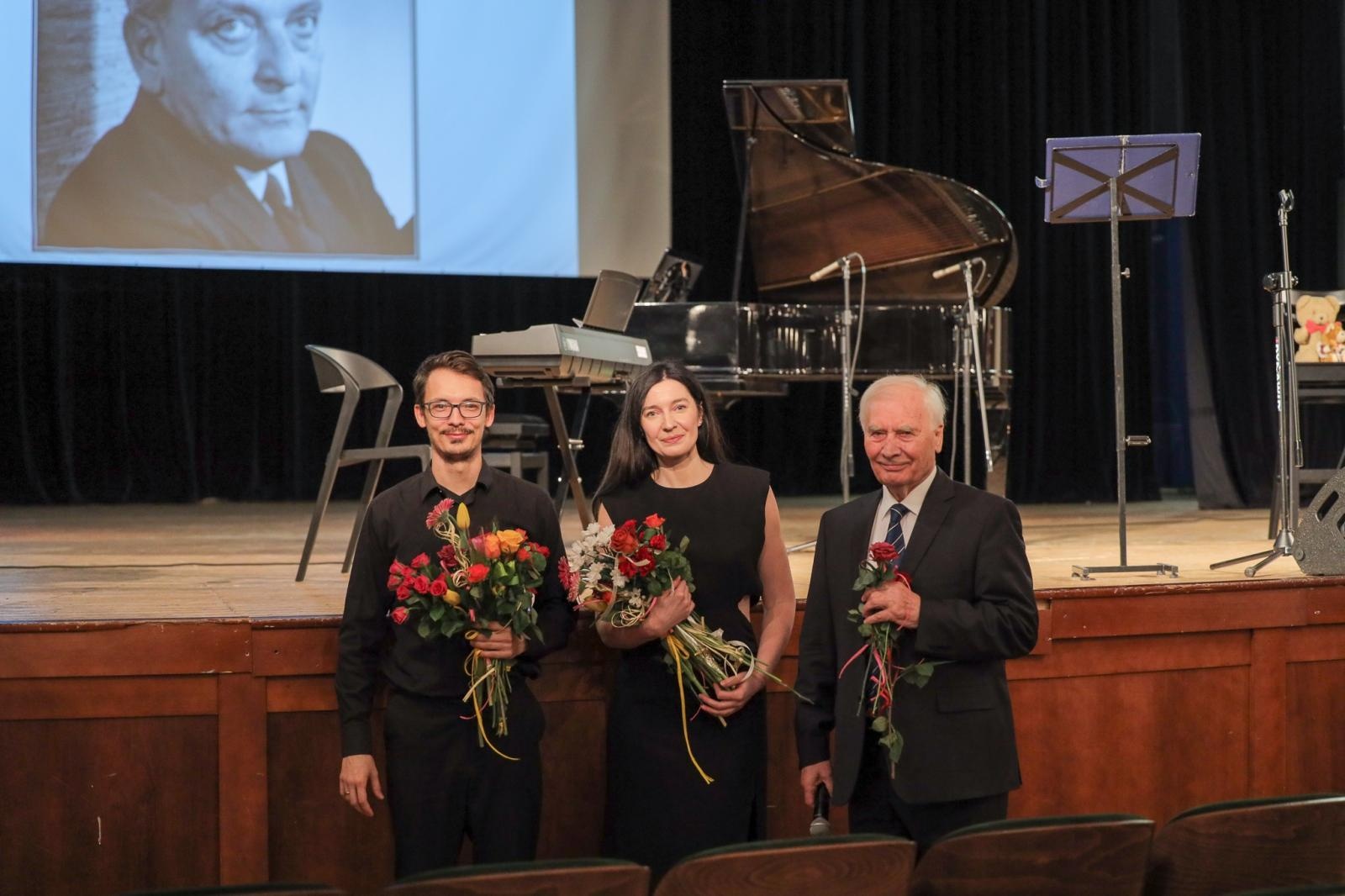 Zdjęcie w galerii na portalu naszraciborz.pl: Opera, musical i muzyka filmowa. Śpiew bohaterem marcowych koncertów umuzykalniających wiadomości z regionu