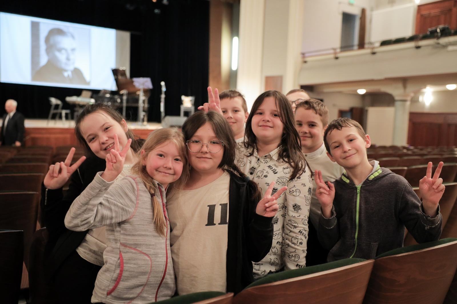 Zdjęcie w galerii na portalu naszraciborz.pl: Opera, musical i muzyka filmowa. Śpiew bohaterem marcowych koncertów umuzykalniających wiadomości z regionu