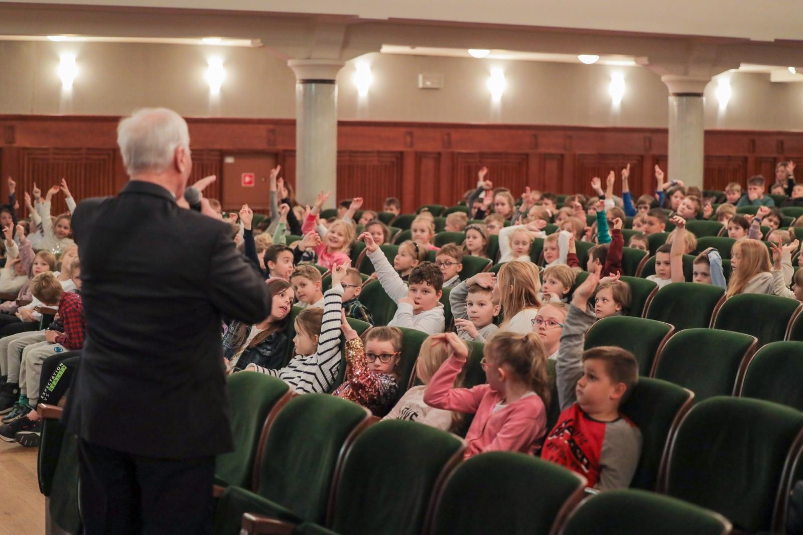 Zdjęcie w galerii na portalu naszraciborz.pl: Opera, musical i muzyka filmowa. Śpiew bohaterem marcowych koncertów umuzykalniających wiadomości z regionu