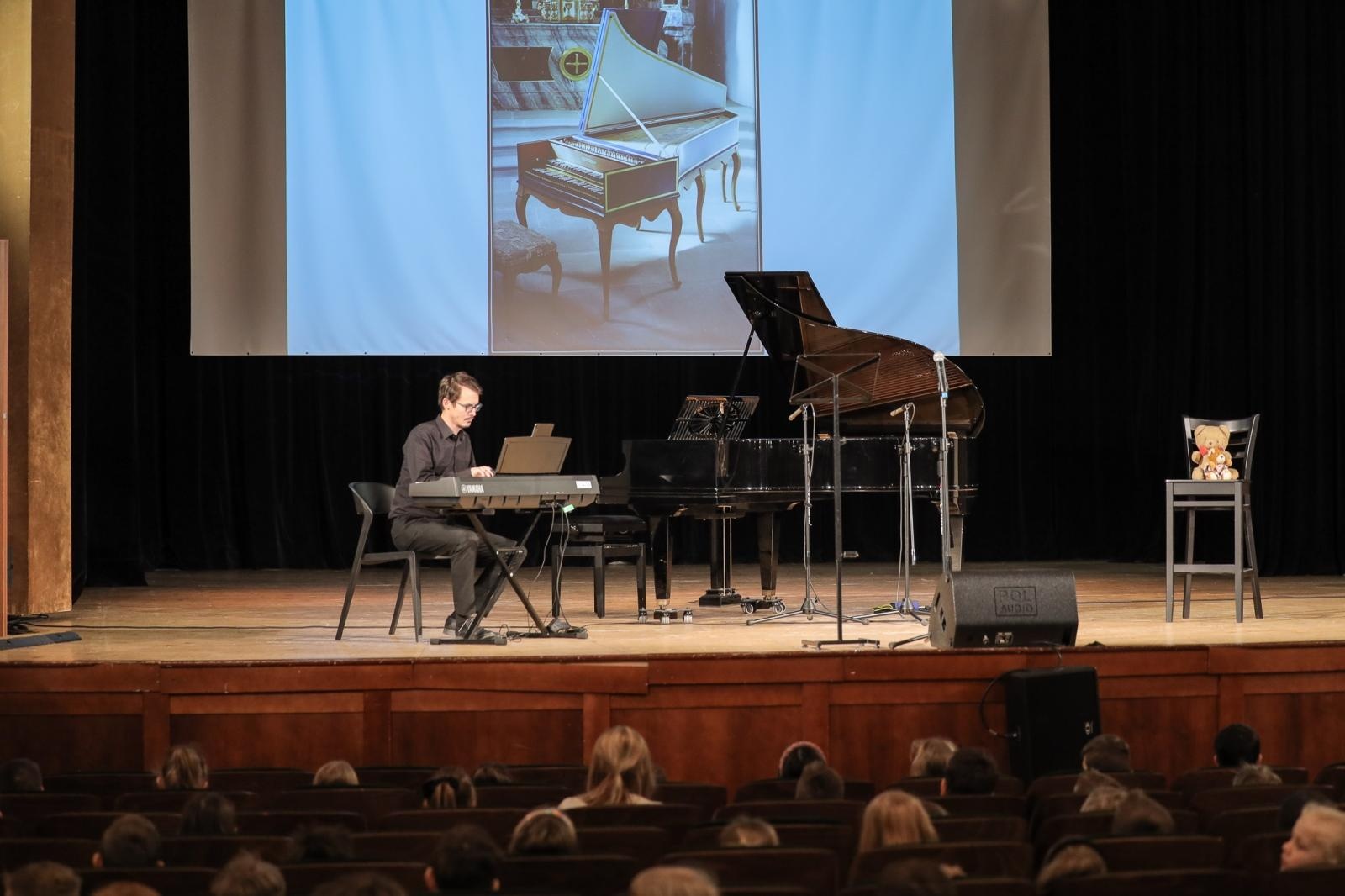 Zdjęcie w galerii na portalu naszraciborz.pl: Opera, musical i muzyka filmowa. Śpiew bohaterem marcowych koncertów umuzykalniających wiadomości z regionu