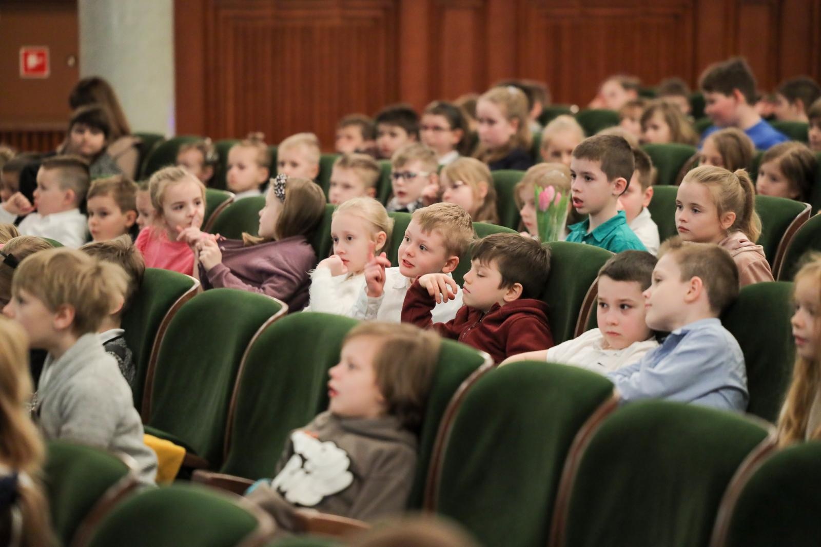 Zdjęcie w galerii na portalu naszraciborz.pl: Opera, musical i muzyka filmowa. Śpiew bohaterem marcowych koncertów umuzykalniających wiadomości z regionu