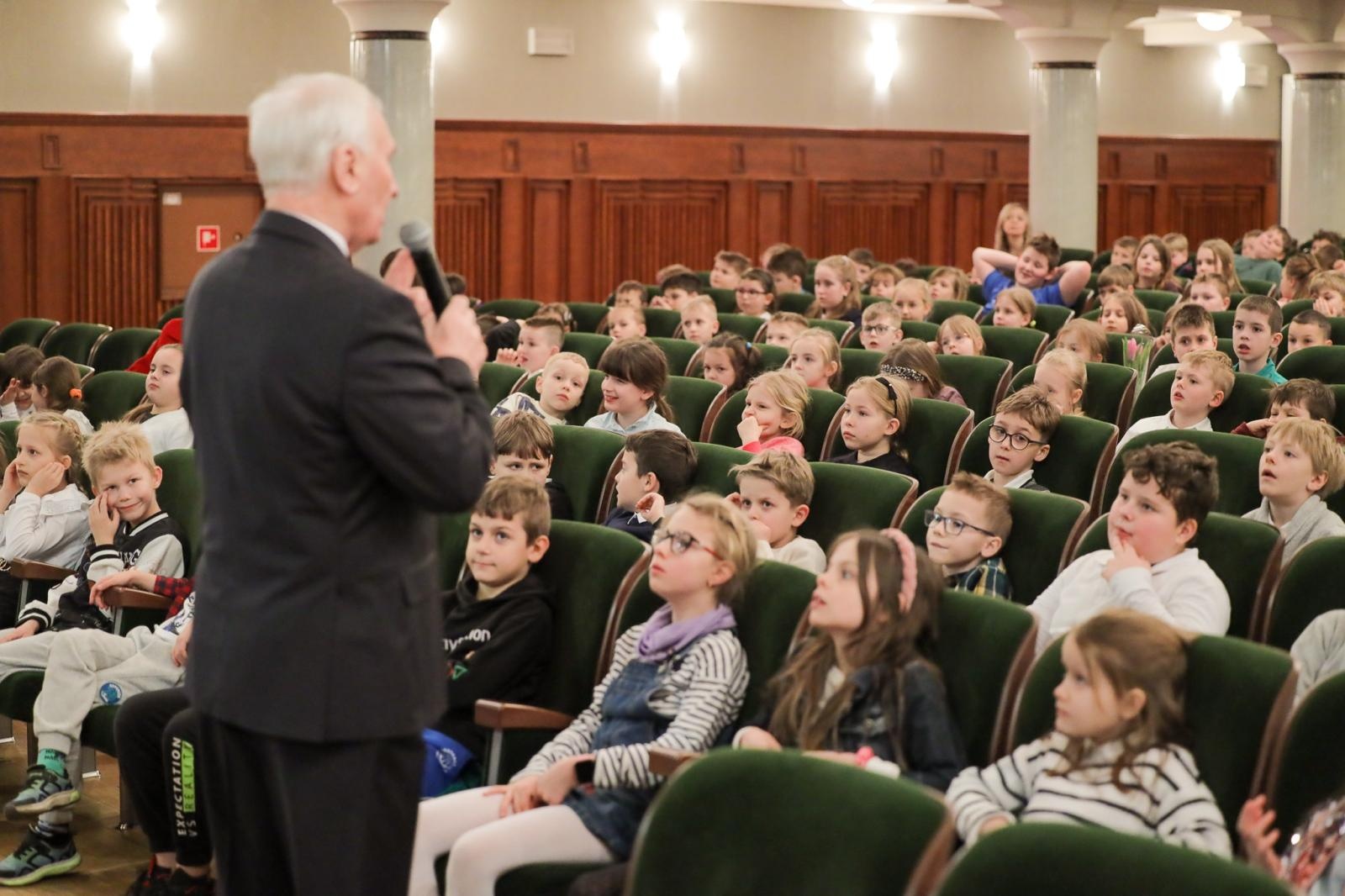 Zdjęcie w galerii na portalu naszraciborz.pl: Opera, musical i muzyka filmowa. Śpiew bohaterem marcowych koncertów umuzykalniających wiadomości z regionu