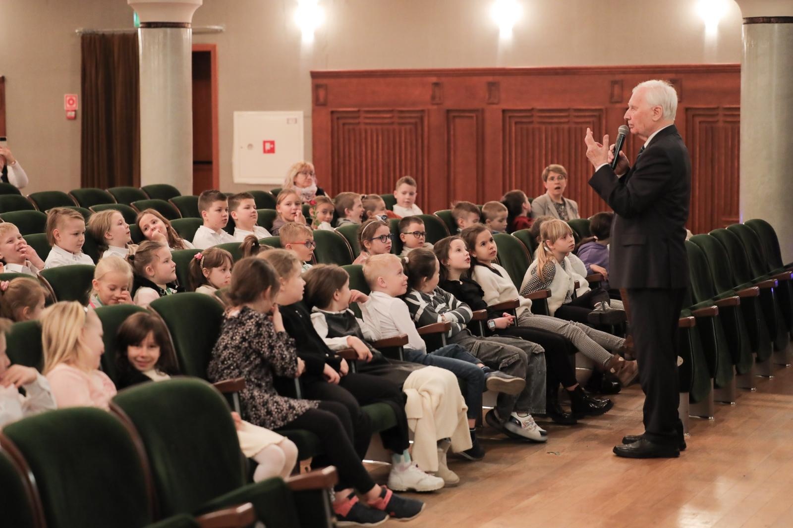 Zdjęcie w galerii na portalu naszraciborz.pl: Opera, musical i muzyka filmowa. Śpiew bohaterem marcowych koncertów umuzykalniających wiadomości z regionu