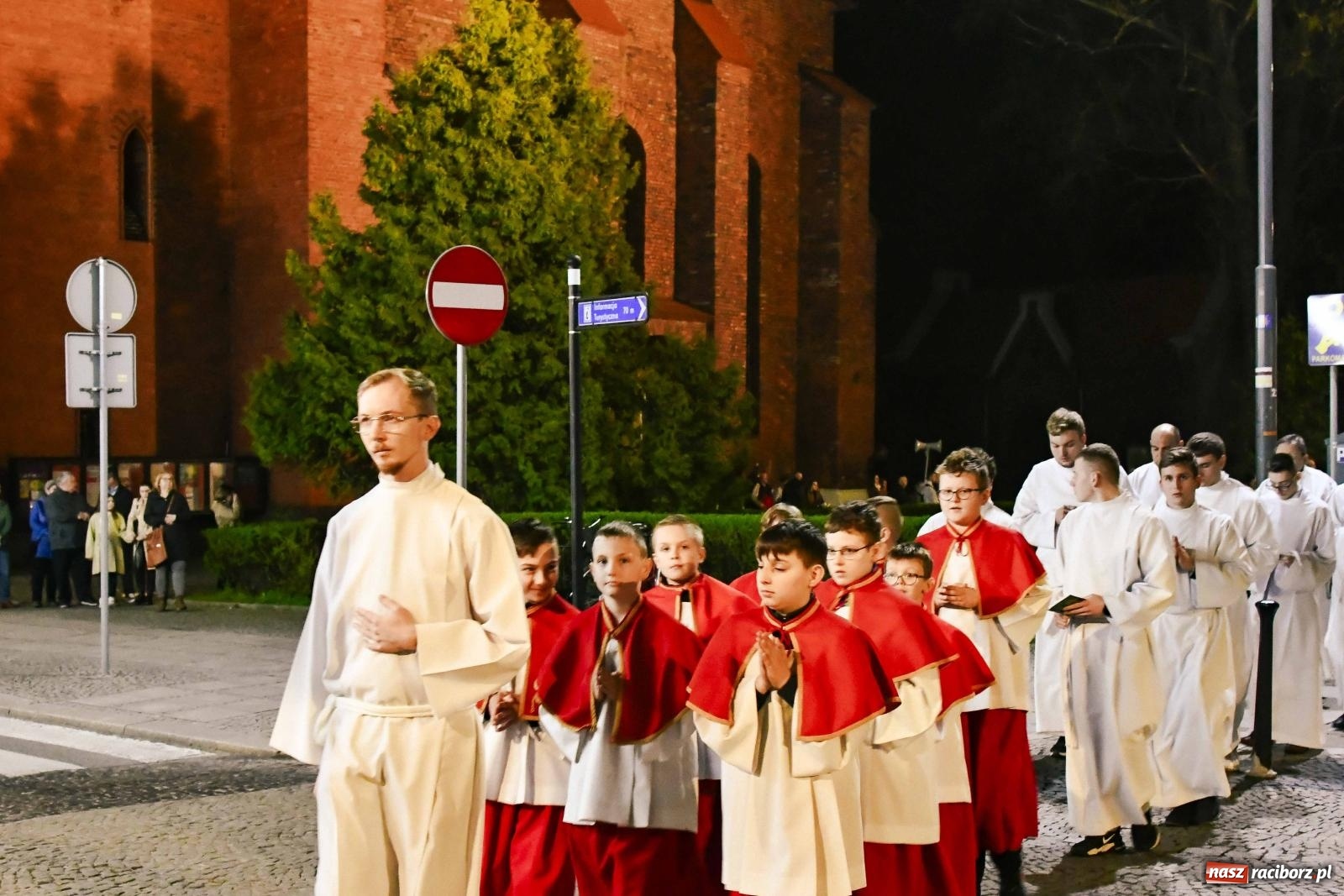 Zdjęcie w galerii na portalu naszraciborz.pl: Procesja do Bożego Grobu w kościele pw. św. Jakuba [FOTO i WIDEO] wiadomości z regionu