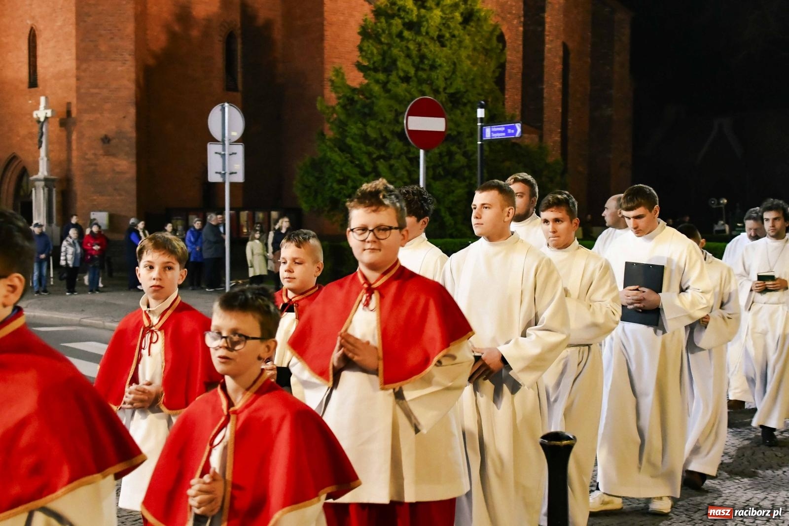 Zdjęcie w galerii na portalu naszraciborz.pl: Procesja do Bożego Grobu w kościele pw. św. Jakuba [FOTO i WIDEO] wiadomości z regionu