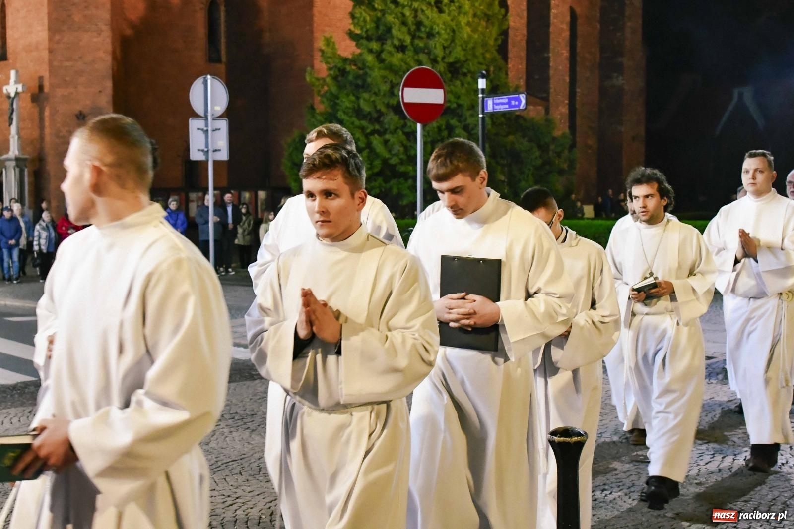 Zdjęcie w galerii na portalu naszraciborz.pl: Procesja do Bożego Grobu w kościele pw. św. Jakuba [FOTO i WIDEO] wiadomości z regionu