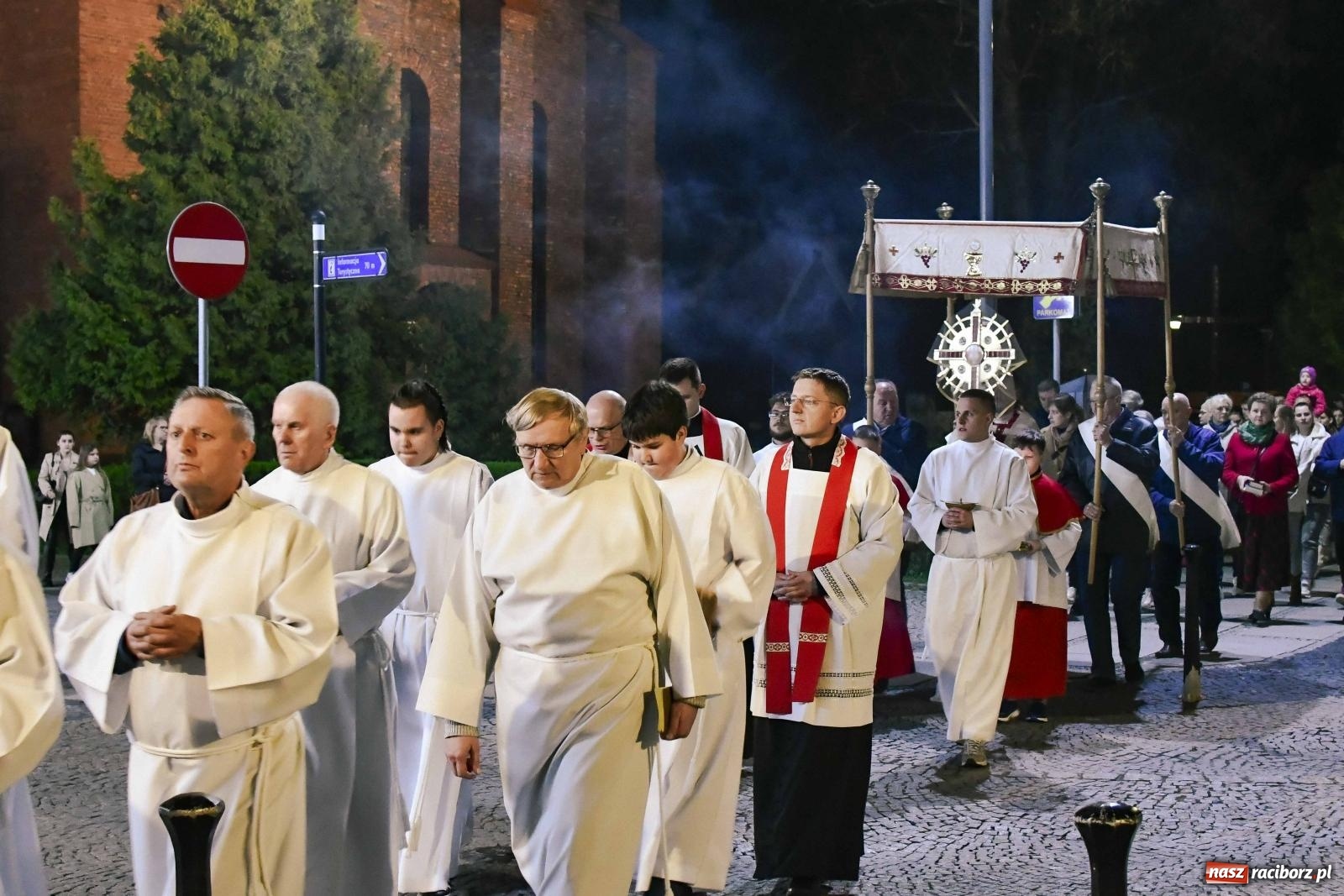 Zdjęcie w galerii na portalu naszraciborz.pl: Procesja do Bożego Grobu w kościele pw. św. Jakuba [FOTO i WIDEO] wiadomości z regionu