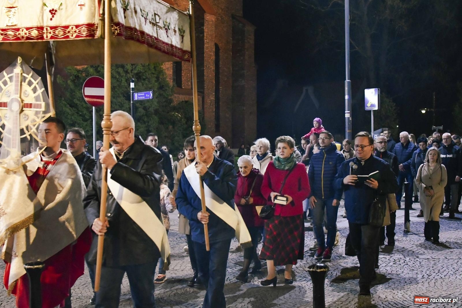 Zdjęcie w galerii na portalu naszraciborz.pl: Procesja do Bożego Grobu w kościele pw. św. Jakuba [FOTO i WIDEO] wiadomości z regionu