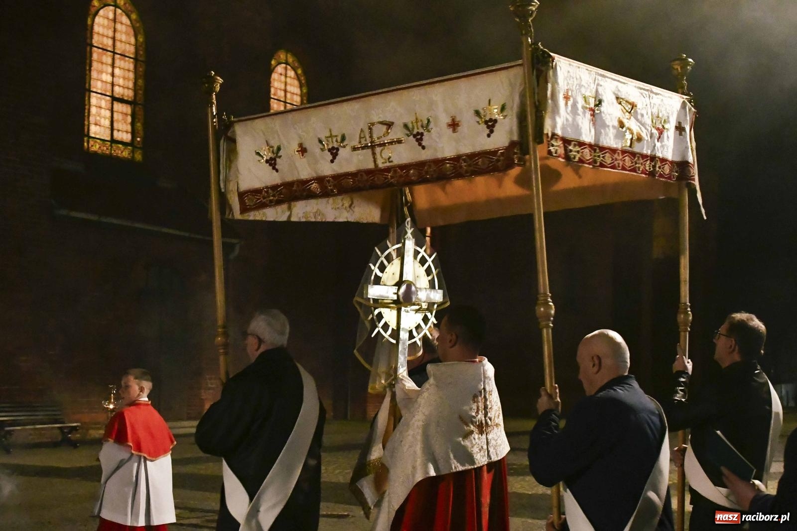 Zdjęcie w galerii na portalu naszraciborz.pl: Procesja do Bożego Grobu w kościele pw. św. Jakuba [FOTO i WIDEO] wiadomości z regionu