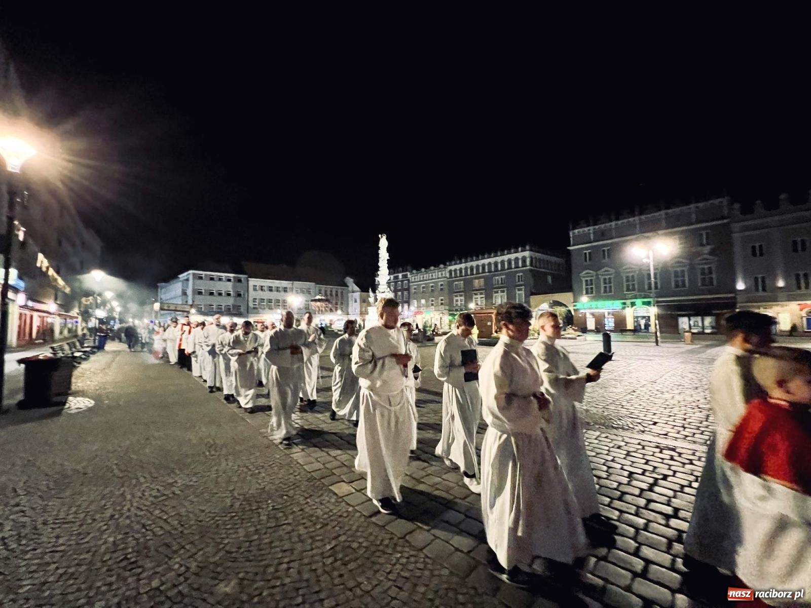 Zdjęcie w galerii na portalu naszraciborz.pl: Procesja do Bożego Grobu w kościele pw. św. Jakuba [FOTO i WIDEO] wiadomości z regionu