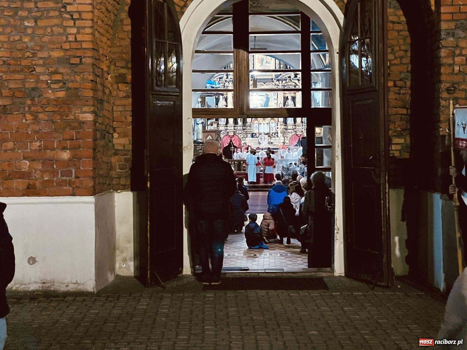 Zdjęcie w galerii na portalu naszraciborz.pl: Procesja do Bożego Grobu w kościele pw. św. Jakuba [FOTO i WIDEO] wiadomości z regionu