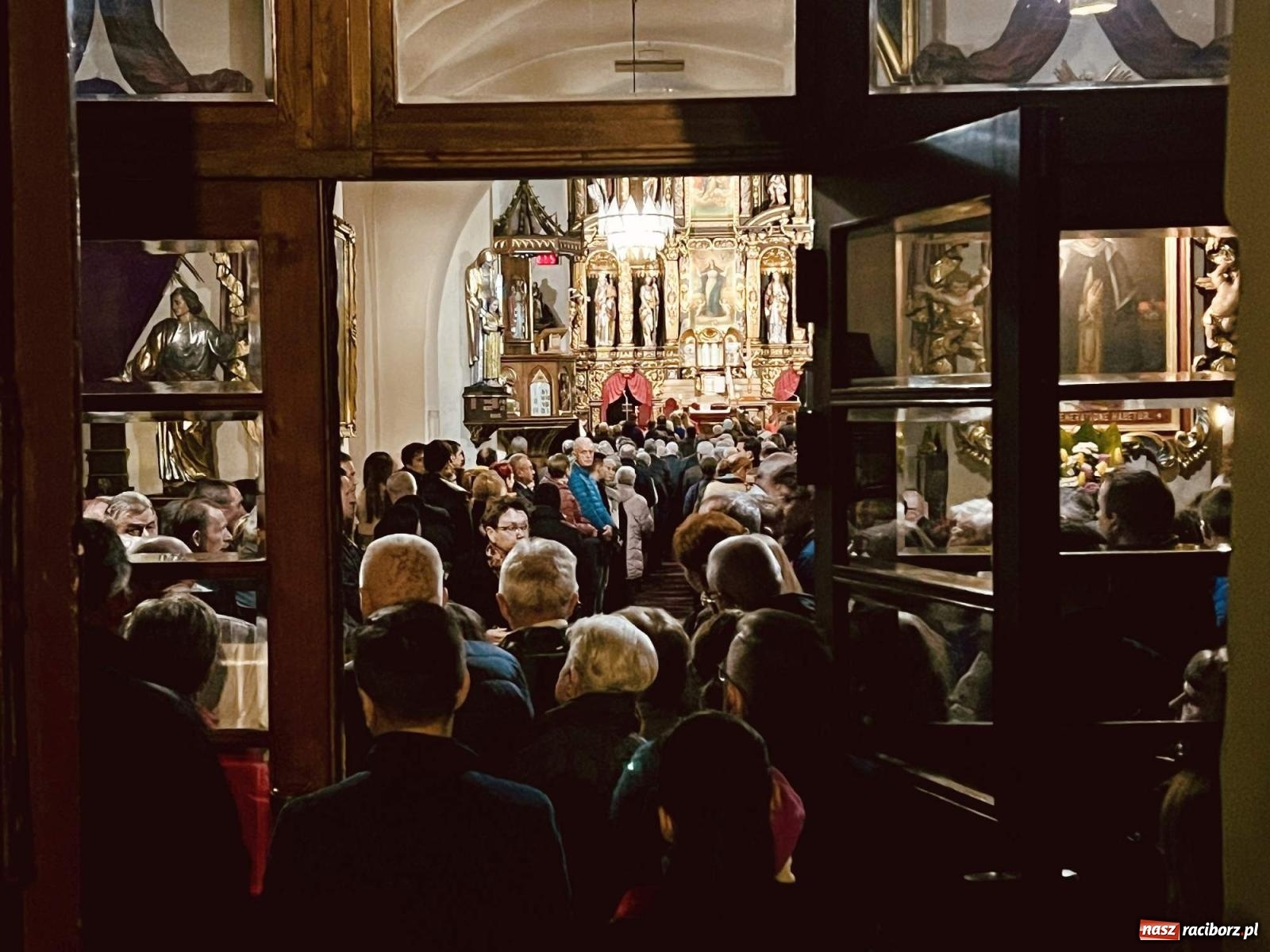 Zdjęcie w galerii na portalu naszraciborz.pl: Procesja do Bożego Grobu w kościele pw. św. Jakuba [FOTO i WIDEO] wiadomości z regionu