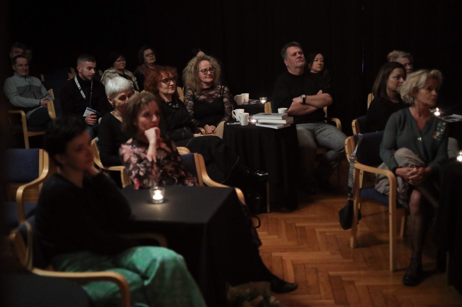 Zdjęcie w galerii na portalu naszraciborz.pl: Poetycka uczta Dariusza Jakubowskiego na deskach Strzechy wiadomości z regionu