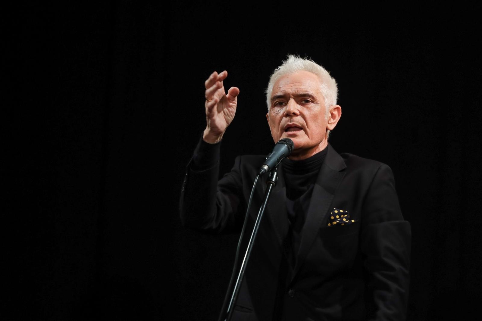 Zdjęcie w galerii na portalu naszraciborz.pl: Poetycka uczta Dariusza Jakubowskiego na deskach Strzechy wiadomości z regionu