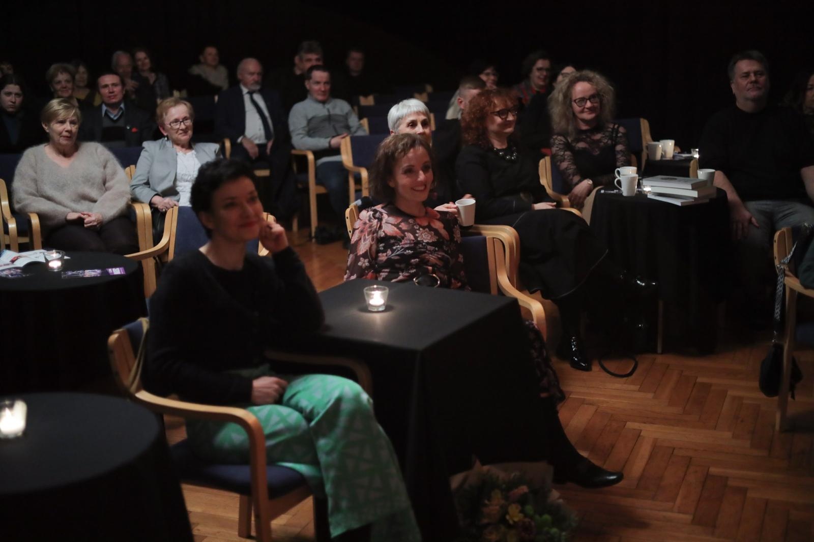 Zdjęcie w galerii na portalu naszraciborz.pl: Poetycka uczta Dariusza Jakubowskiego na deskach Strzechy wiadomości z regionu