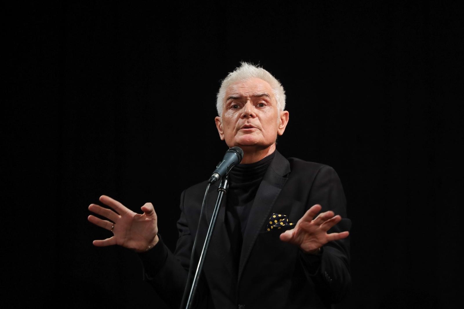 Zdjęcie w galerii na portalu naszraciborz.pl: Poetycka uczta Dariusza Jakubowskiego na deskach Strzechy wiadomości z regionu