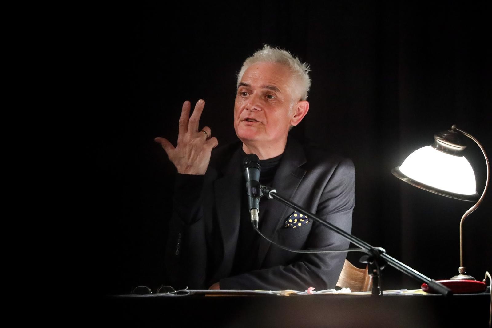 Zdjęcie w galerii na portalu naszraciborz.pl: Poetycka uczta Dariusza Jakubowskiego na deskach Strzechy wiadomości z regionu