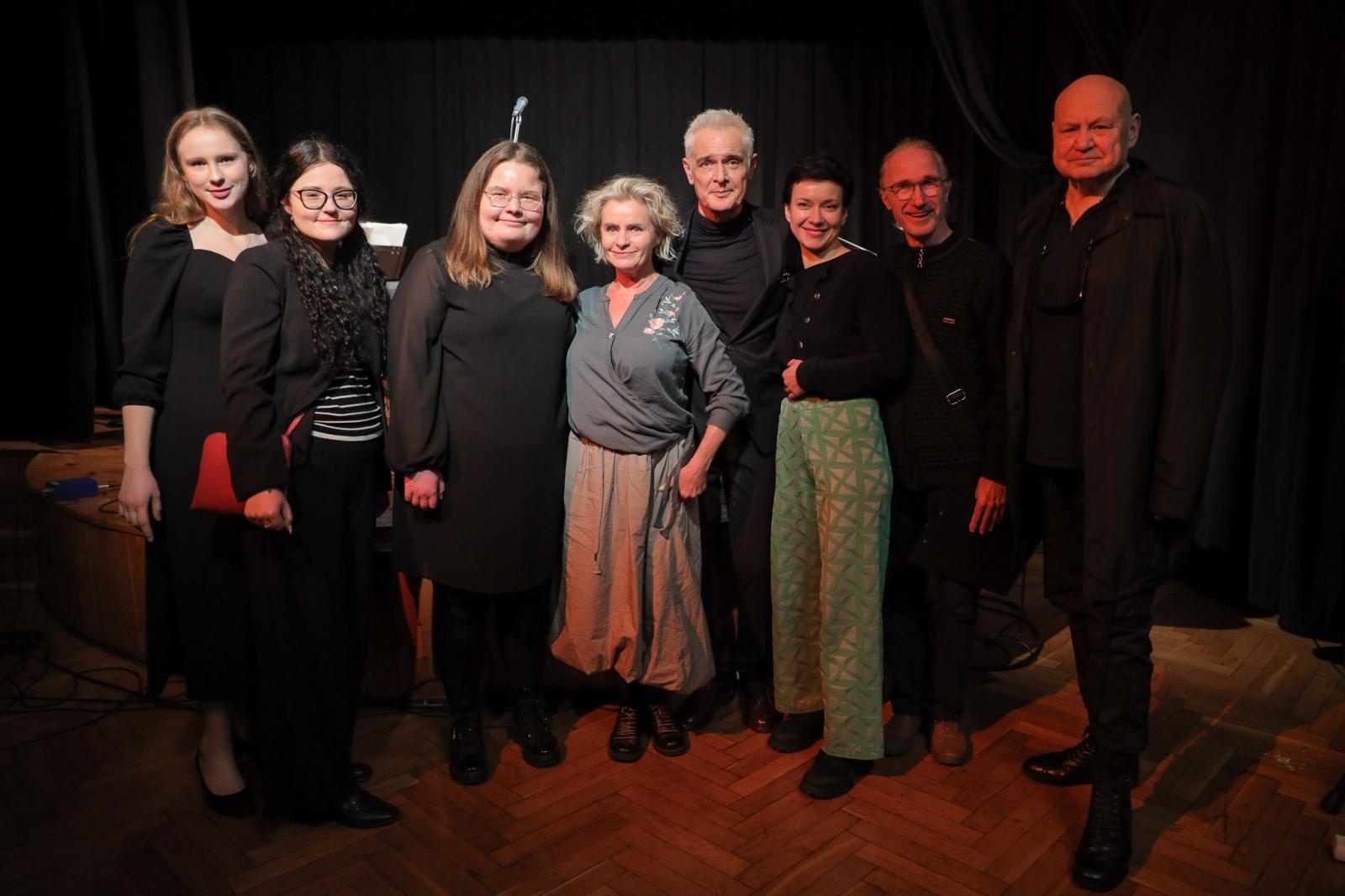 Zdjęcie w galerii na portalu naszraciborz.pl: Poetycka uczta Dariusza Jakubowskiego na deskach Strzechy wiadomości z regionu