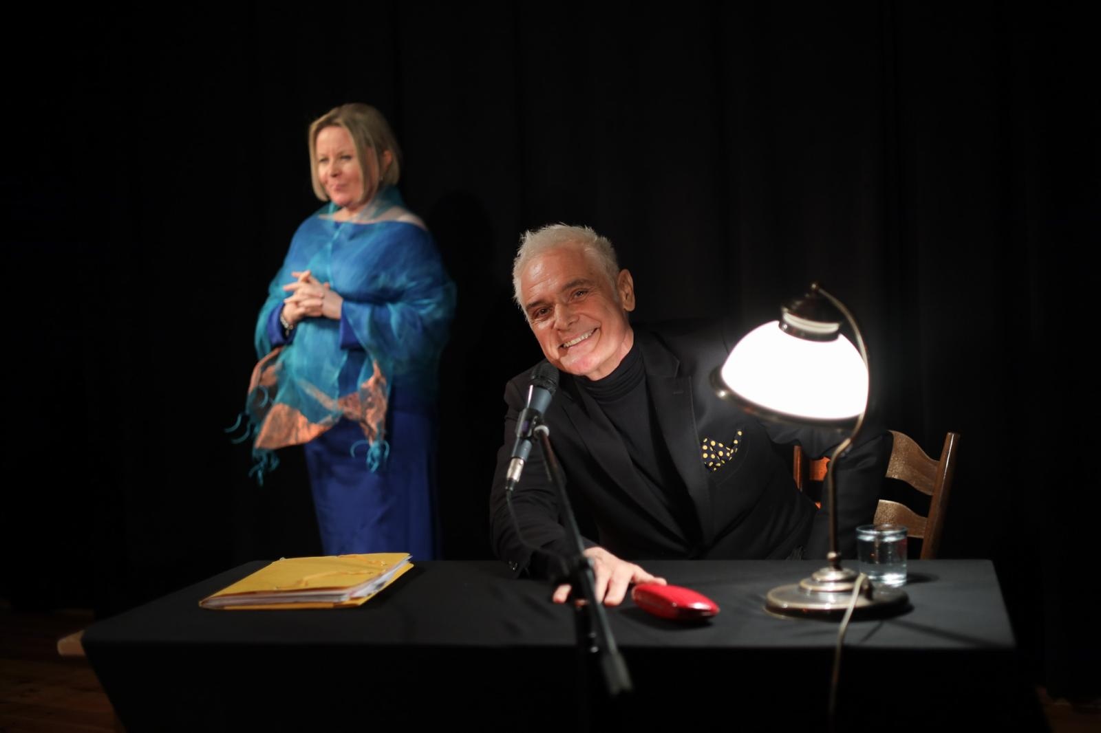 Zdjęcie w galerii na portalu naszraciborz.pl: Poetycka uczta Dariusza Jakubowskiego na deskach Strzechy wiadomości z regionu