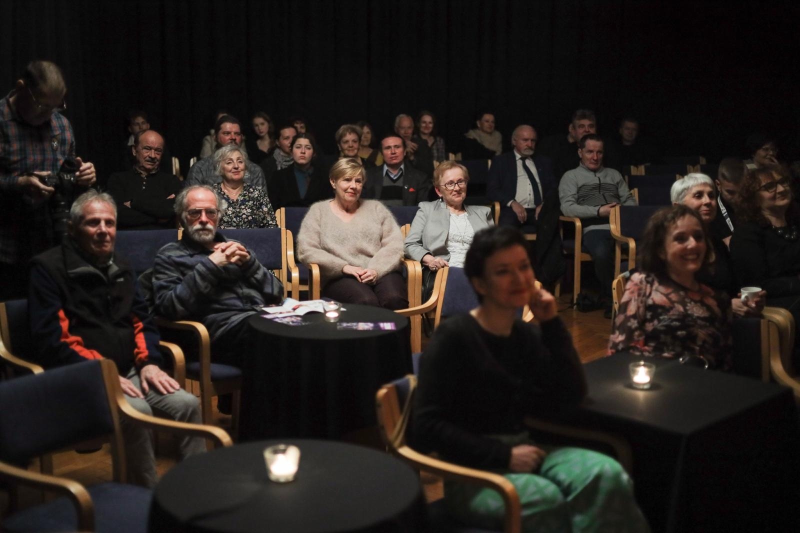 Zdjęcie w galerii na portalu naszraciborz.pl: Poetycka uczta Dariusza Jakubowskiego na deskach Strzechy wiadomości z regionu