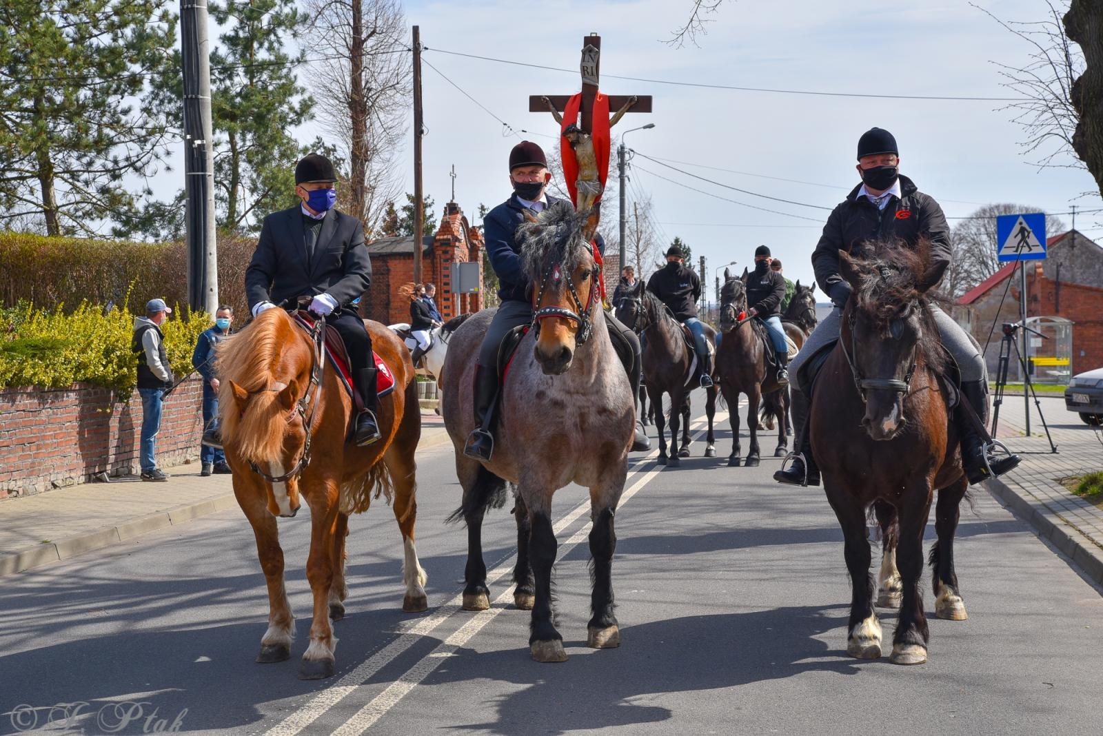 Zdjęcie w galerii na portalu naszraciborz.pl: Wielkanocne procesje konne w powiecie raciborskim wiadomości z regionu