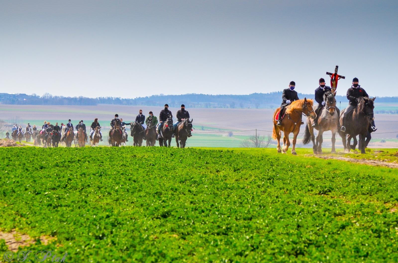 Zdjęcie w galerii na portalu naszraciborz.pl: Wielkanocne procesje konne w powiecie raciborskim wiadomości z regionu