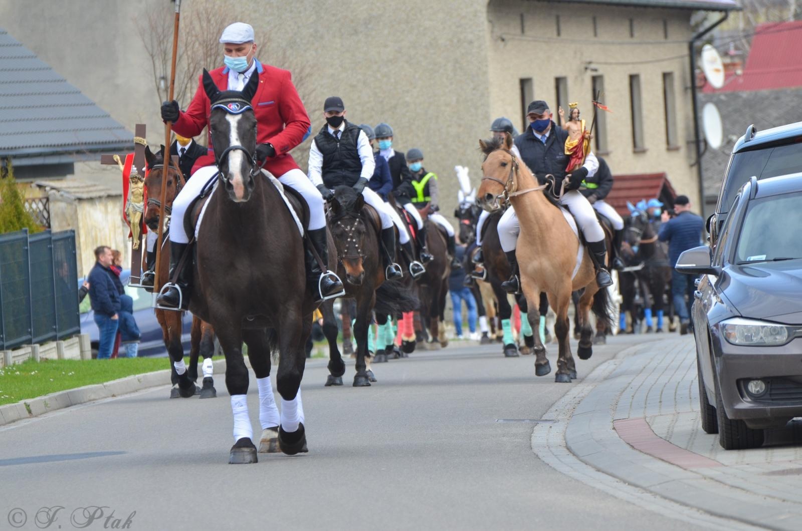 Zdjęcie w galerii na portalu naszraciborz.pl: Wielkanocne procesje konne w powiecie raciborskim wiadomości z regionu