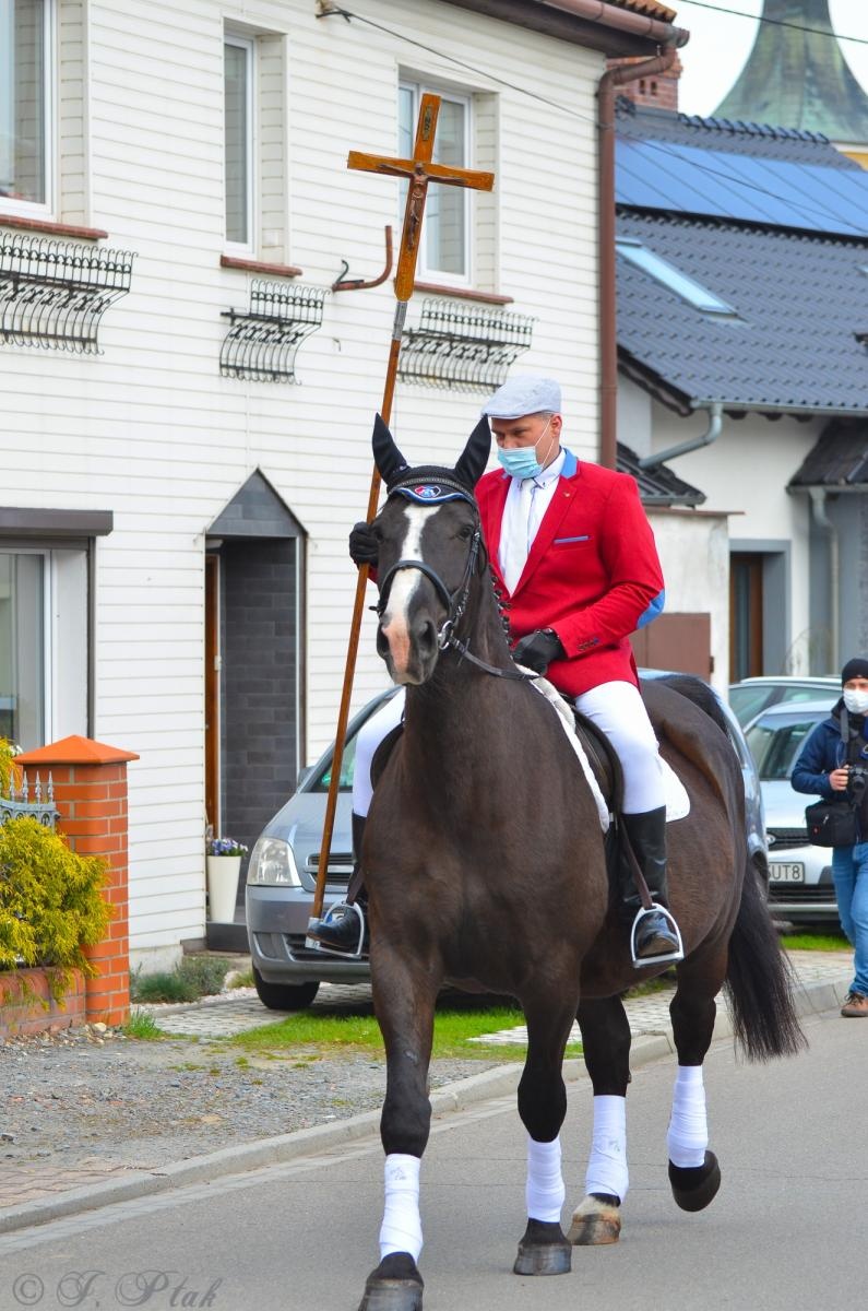 Zdjęcie w galerii na portalu naszraciborz.pl: Wielkanocne procesje konne w powiecie raciborskim wiadomości z regionu