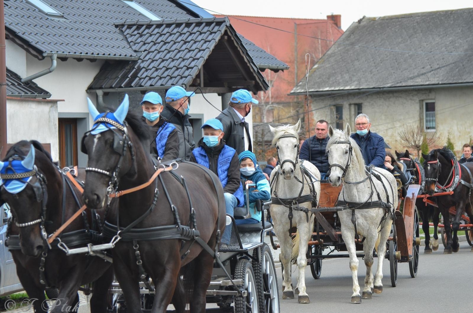 Zdjęcie w galerii na portalu naszraciborz.pl: Wielkanocne procesje konne w powiecie raciborskim wiadomości z regionu