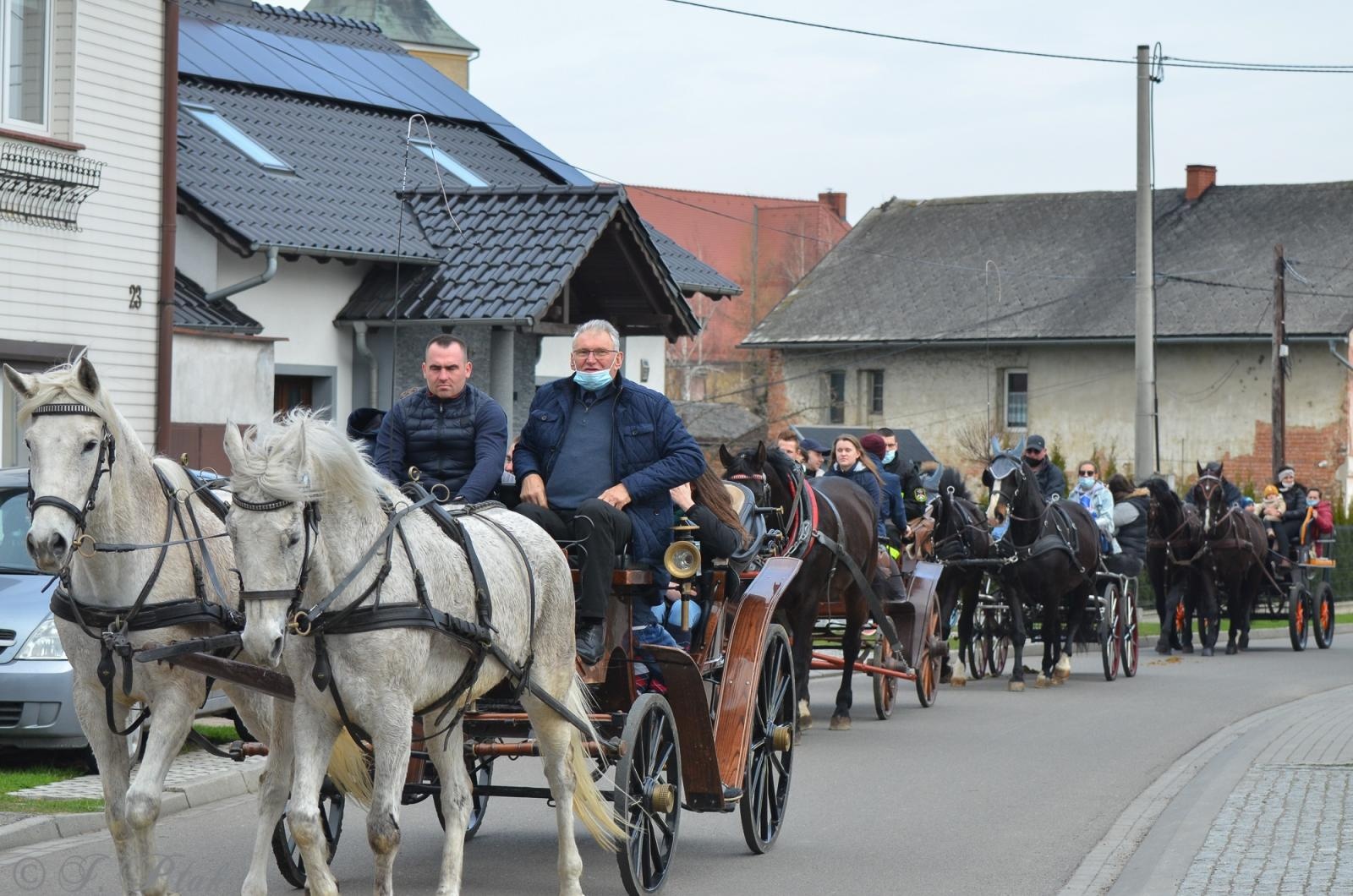 Zdjęcie w galerii na portalu naszraciborz.pl: Wielkanocne procesje konne w powiecie raciborskim wiadomości z regionu