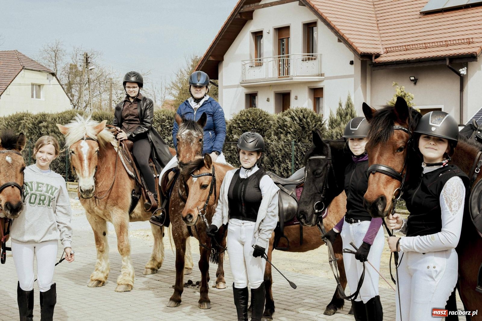 Zdjęcie w galerii na portalu naszraciborz.pl: W Zawadzie Książęcej procesja ma już 40-letnią tradycję [FOTO i WIDEO] wiadomości z regionu