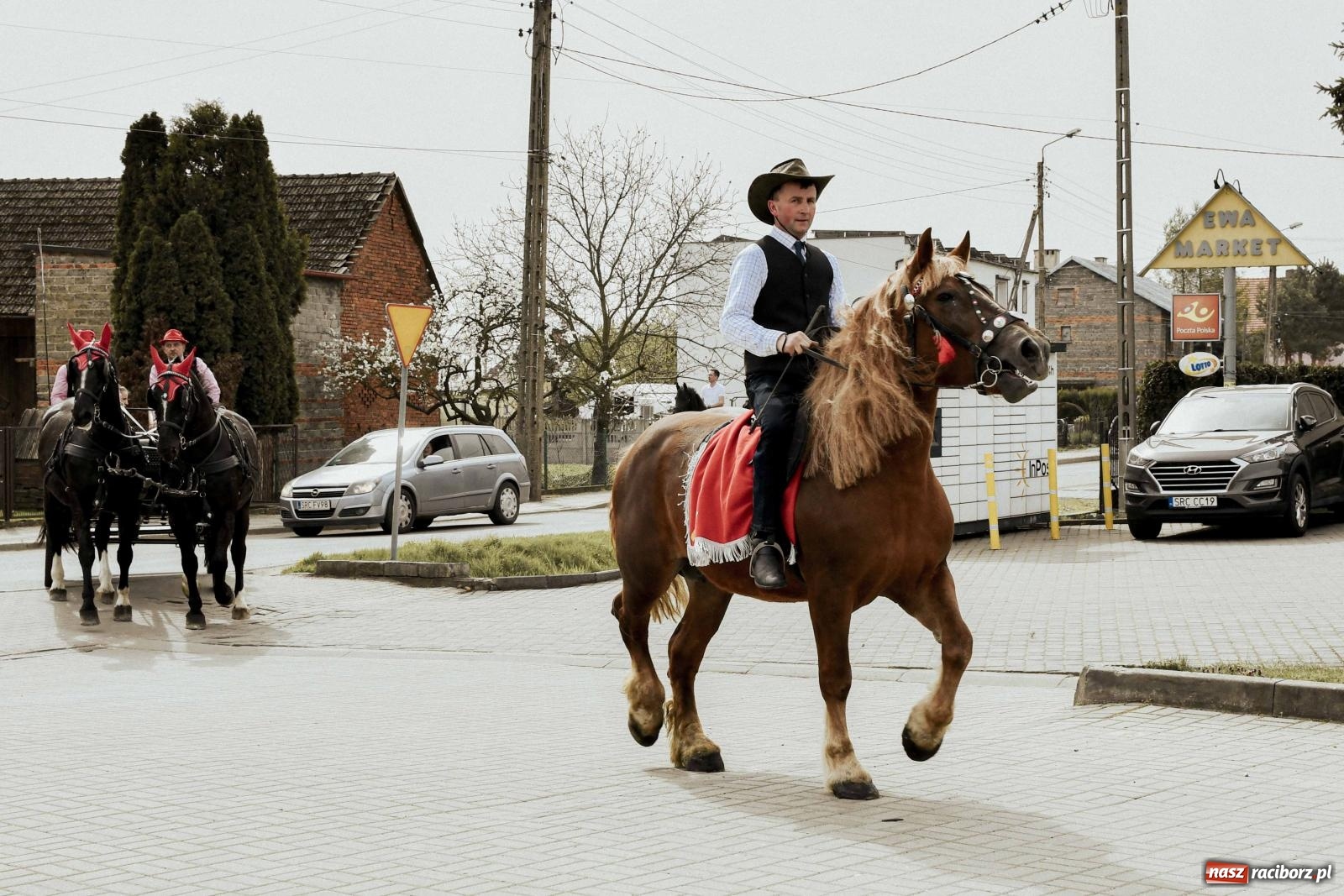Zdjęcie w galerii na portalu naszraciborz.pl: W Zawadzie Książęcej procesja ma już 40-letnią tradycję [FOTO i WIDEO] wiadomości z regionu