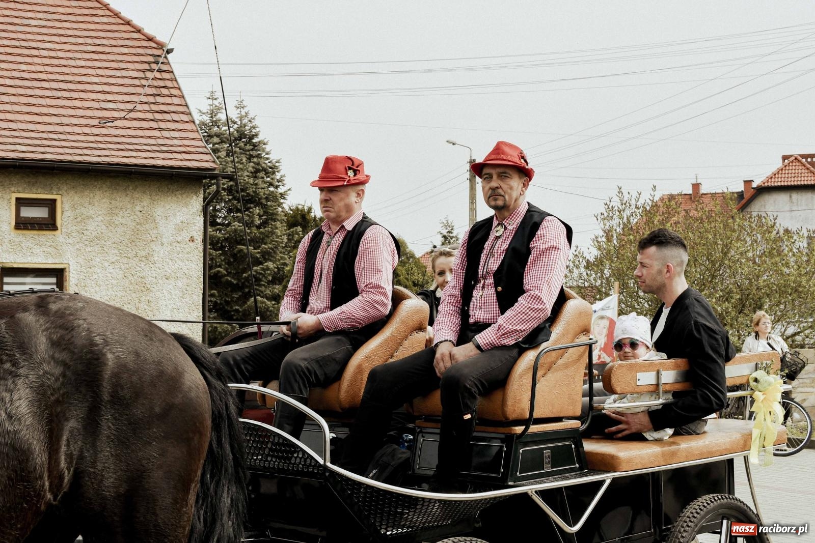 Zdjęcie w galerii na portalu naszraciborz.pl: W Zawadzie Książęcej procesja ma już 40-letnią tradycję [FOTO i WIDEO] wiadomości z regionu