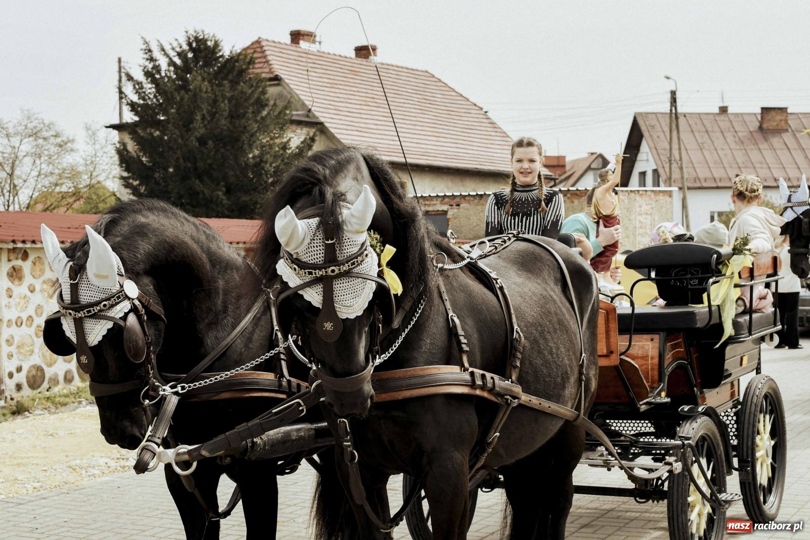 Zdjęcie w galerii na portalu naszraciborz.pl: W Zawadzie Książęcej procesja ma już 40-letnią tradycję [FOTO i WIDEO] wiadomości z regionu