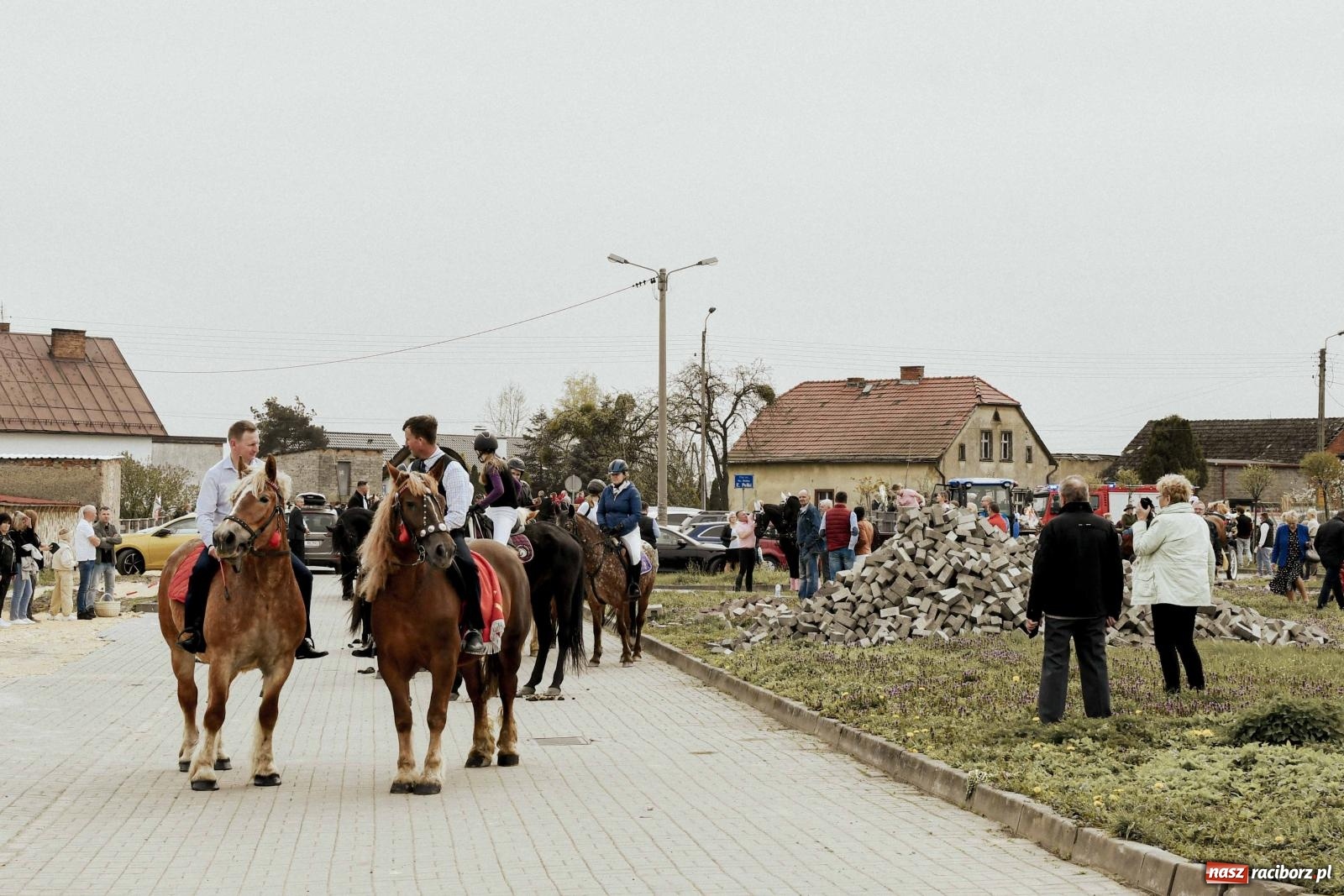 Zdjęcie w galerii na portalu naszraciborz.pl: W Zawadzie Książęcej procesja ma już 40-letnią tradycję [FOTO i WIDEO] wiadomości z regionu