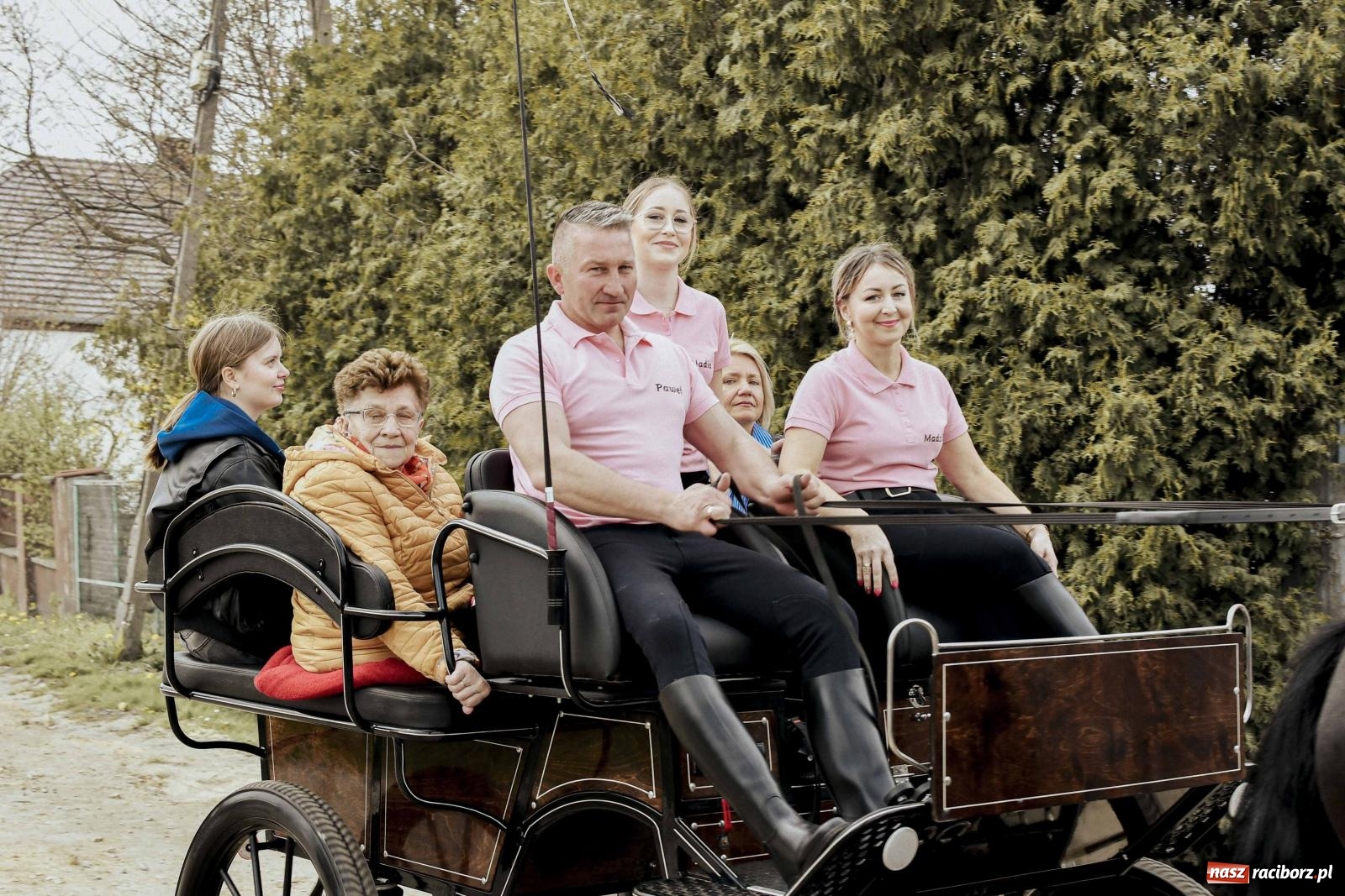 Zdjęcie w galerii na portalu naszraciborz.pl: W Zawadzie Książęcej procesja ma już 40-letnią tradycję [FOTO i WIDEO] wiadomości z regionu