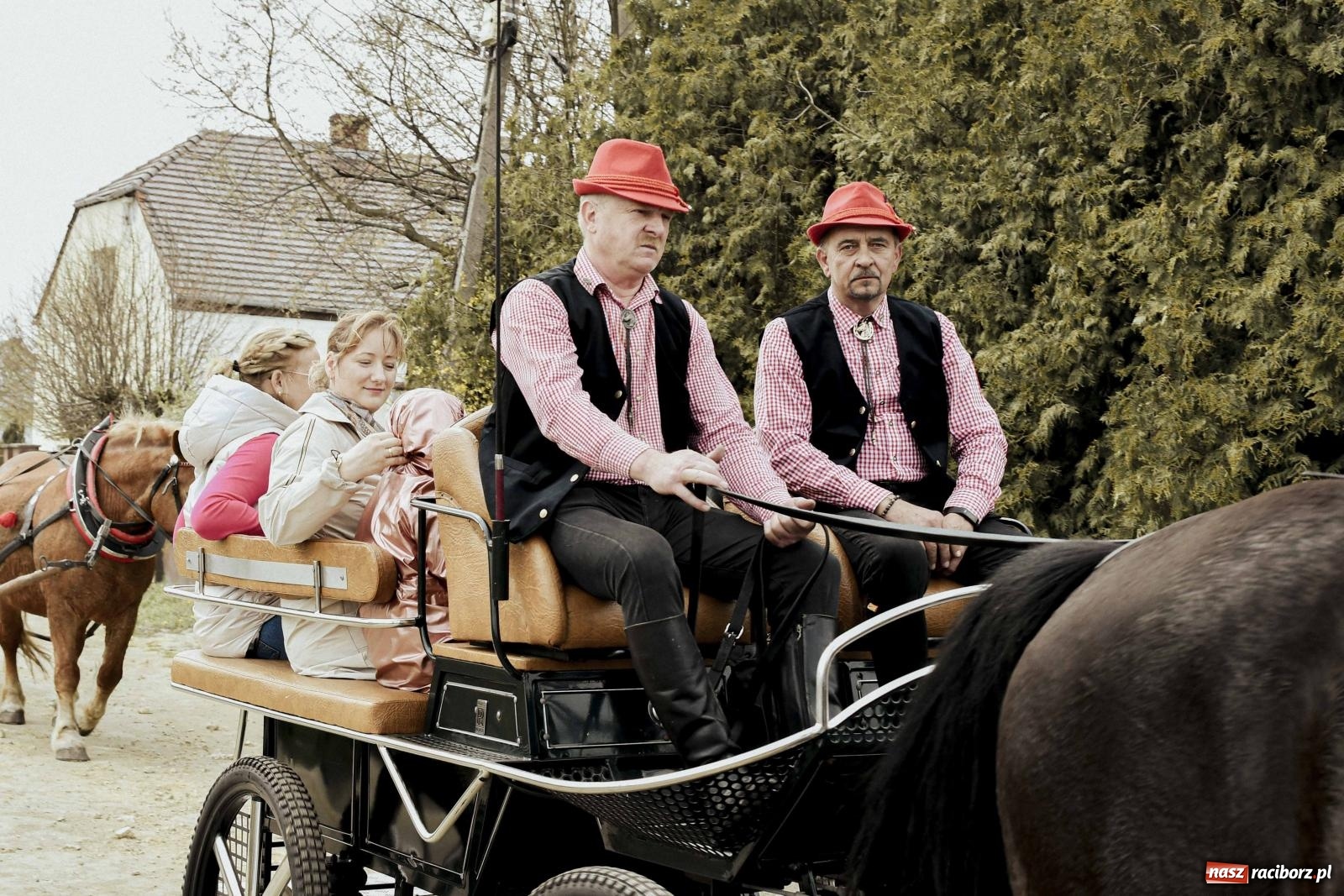 Zdjęcie w galerii na portalu naszraciborz.pl: W Zawadzie Książęcej procesja ma już 40-letnią tradycję [FOTO i WIDEO] wiadomości z regionu