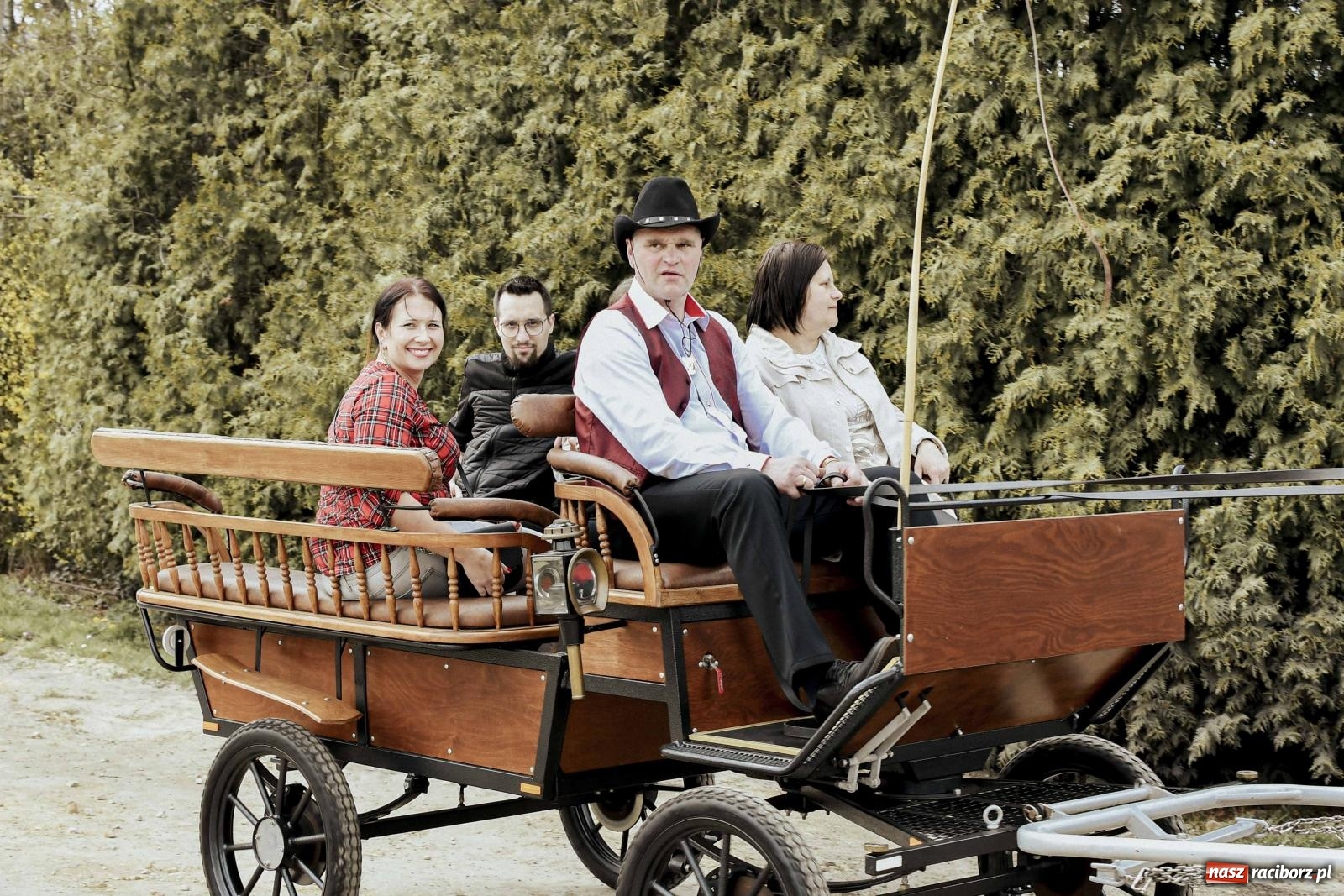 Zdjęcie w galerii na portalu naszraciborz.pl: W Zawadzie Książęcej procesja ma już 40-letnią tradycję [FOTO i WIDEO] wiadomości z regionu