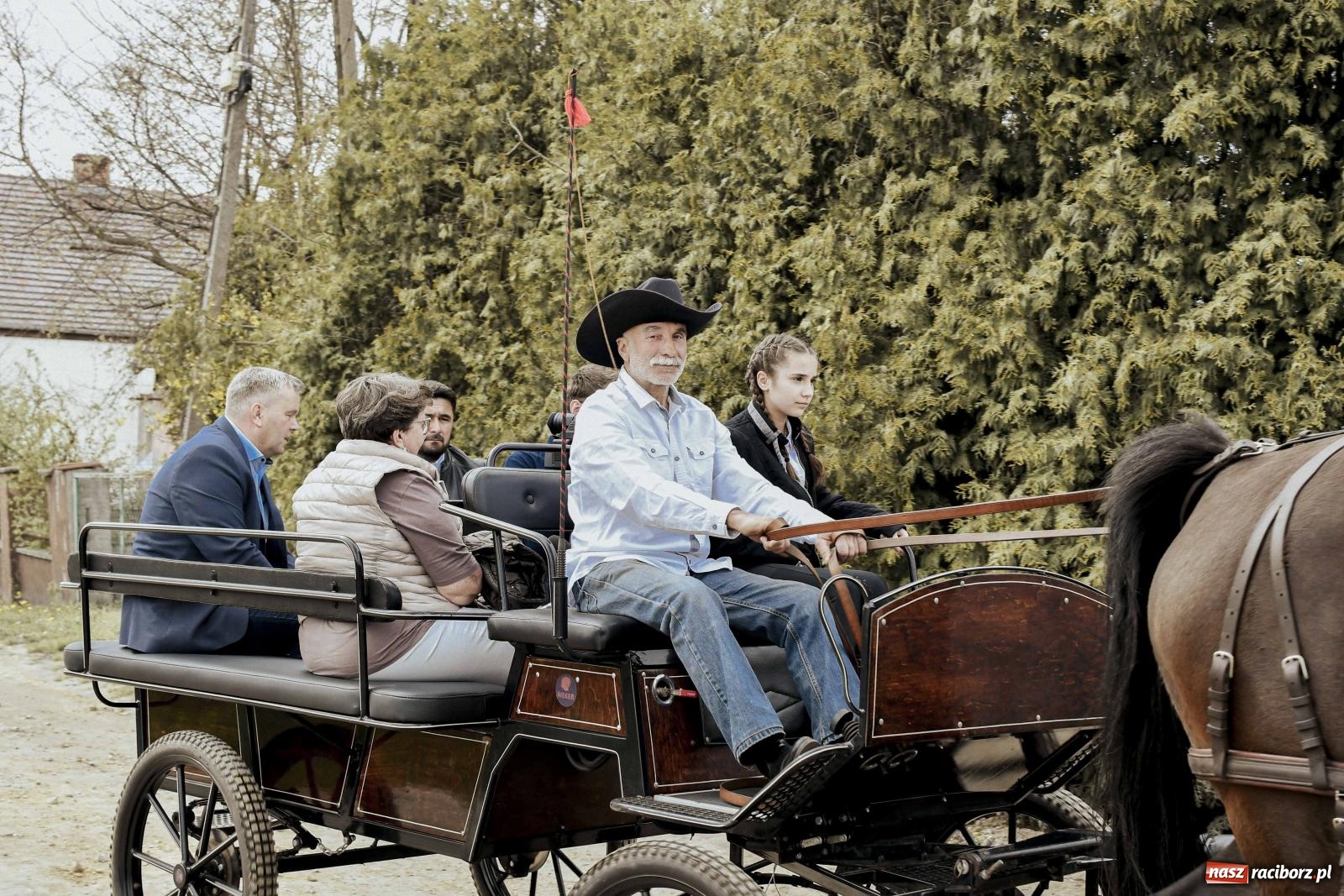 Zdjęcie w galerii na portalu naszraciborz.pl: W Zawadzie Książęcej procesja ma już 40-letnią tradycję [FOTO i WIDEO] wiadomości z regionu