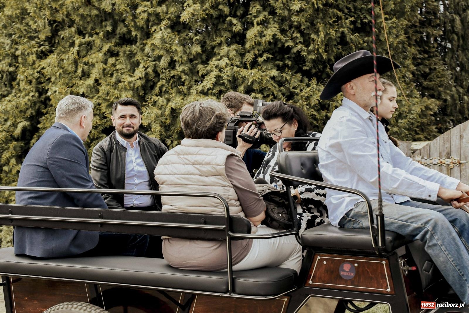 Zdjęcie w galerii na portalu naszraciborz.pl: W Zawadzie Książęcej procesja ma już 40-letnią tradycję [FOTO i WIDEO] wiadomości z regionu