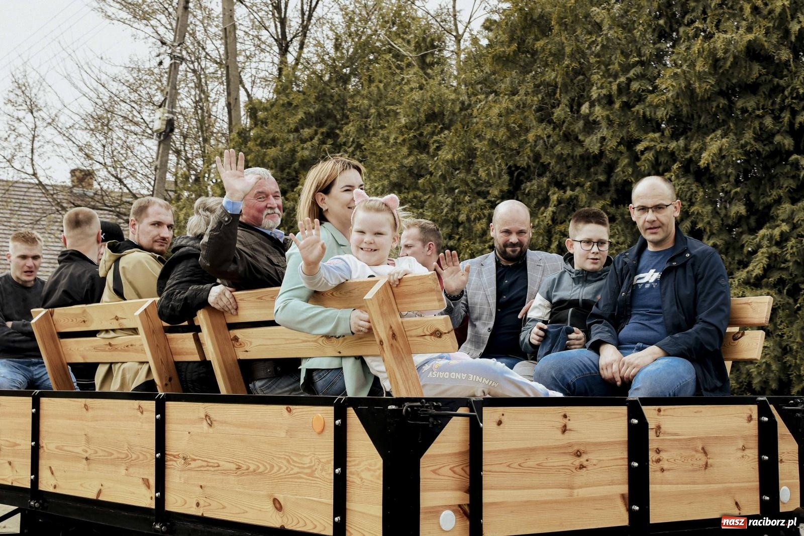 Zdjęcie w galerii na portalu naszraciborz.pl: W Zawadzie Książęcej procesja ma już 40-letnią tradycję [FOTO i WIDEO] wiadomości z regionu